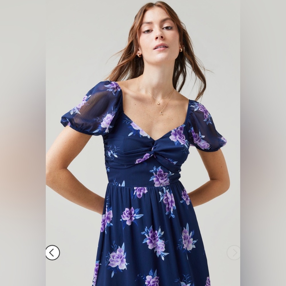Francesca's NWT Anna Sweetheart Neck Floral Midi Dress‎ - Navy